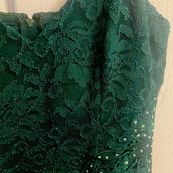 Chiffon and Floral Dress with Beading - Picture 4 of 8